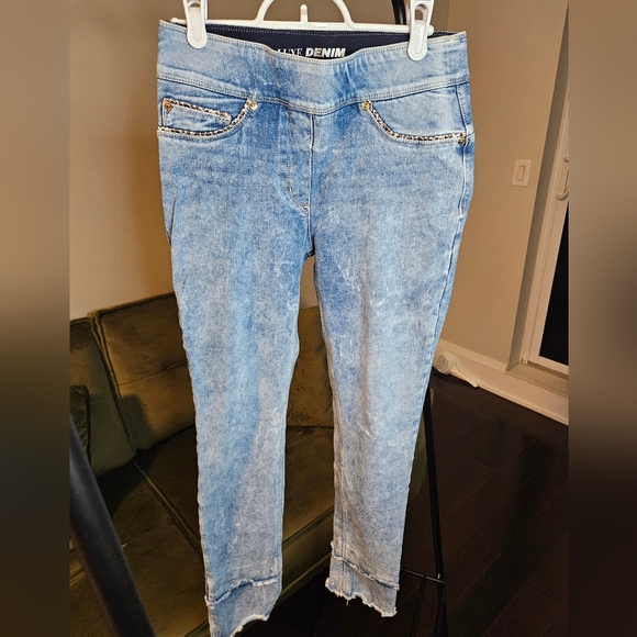 Skinny Jeans - Picture 2 of 8